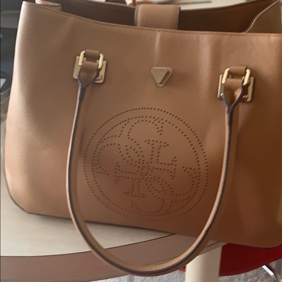 Guess (11) - Picture 1 of 6